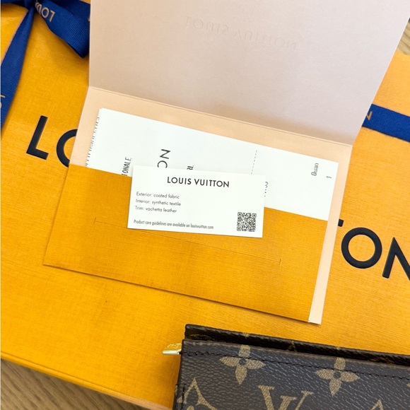 LOUIS VUITTON 2024 Monogram Canvas Toiletry Pouch 26 - Picture 13 of 15